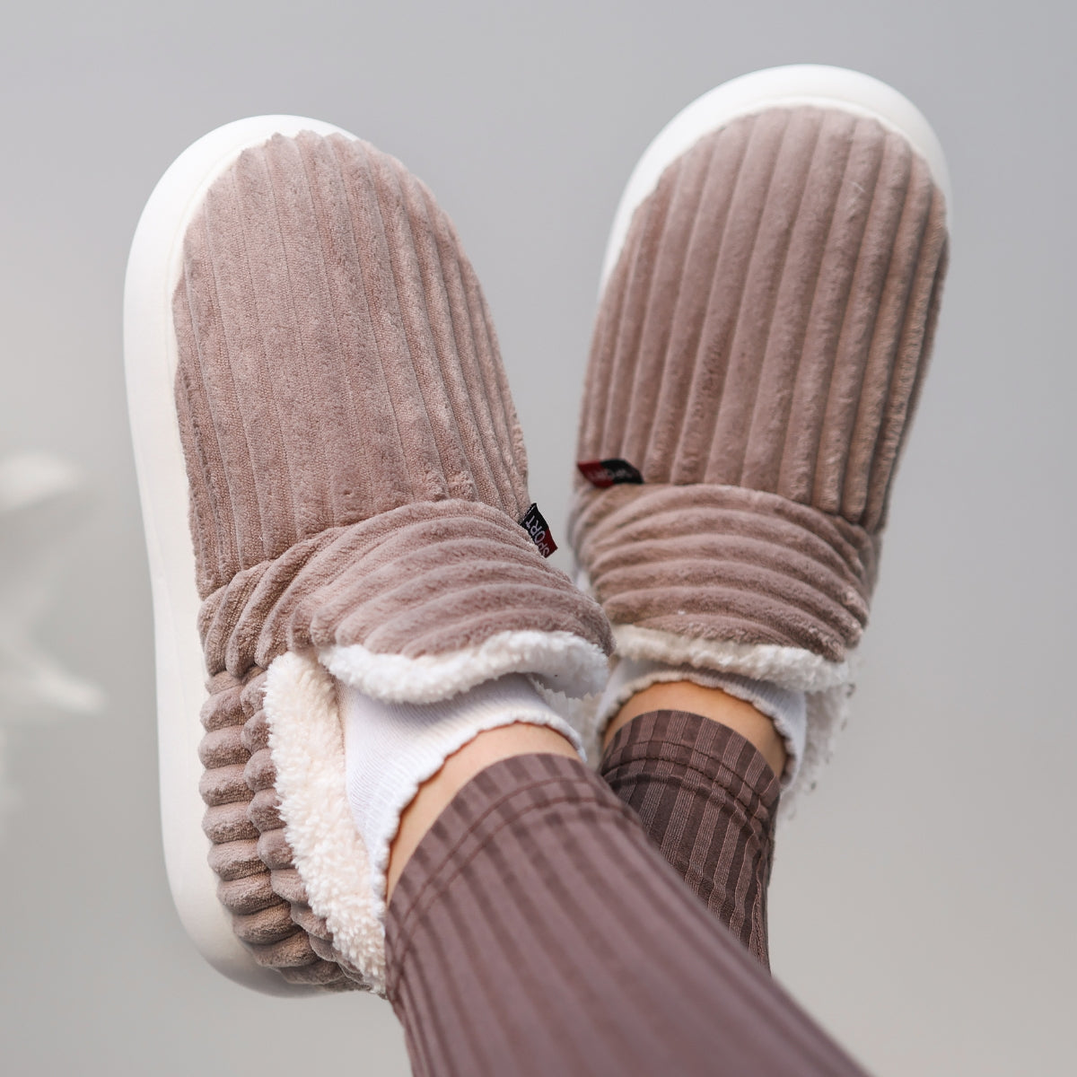 Pluffi | The Cozy & Stylish Slippers.